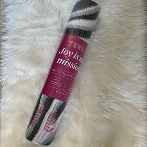 🆕 Terez Routine Fitness Yoga Mat 
Non-Slip Painted Zebra Print